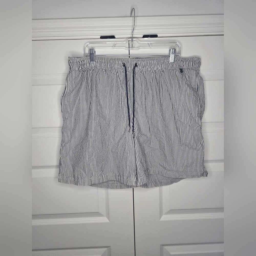 Lands' End XL (40-42) Mens Gray Stripe Swim Trunks Drawstring and Pockets